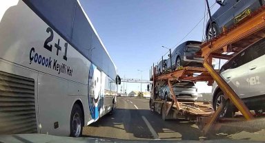 Ani şerit değişikliği faciaya davetiye çıkardı: Kazaya ramak kala