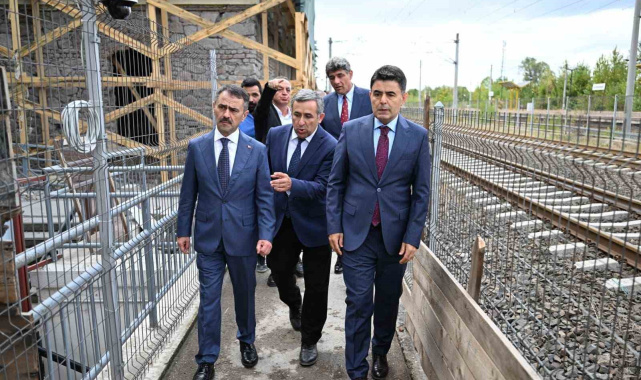 Bakan Yardımcısı Boyraz, tarihi garda restorasyon çalışmarını inceledi
