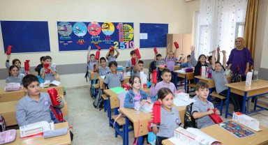 Beykoz Belediyesi'nden 30 bin öğrenciye kalem kutusu seti ve bin 777 öğrenciye nakdi yardım
