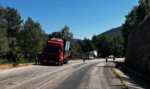 Bolu'da iki kamyon çarpıştı: 1 yaralı