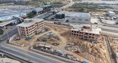 Çayırova'da inşa edilen meslek lisesinin kaba inşaatı tamamlandı