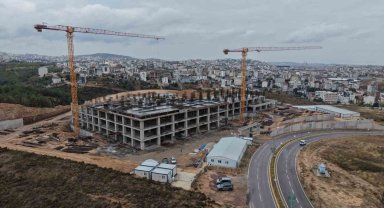 Çayırova'da yapımı süren 200 yataklı devlet hastanesi yükseliyor