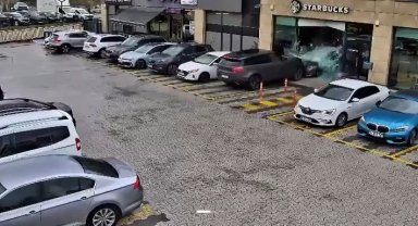 Çekmeköy'de kaza ucuz atlatıldı: Sürücüsünün kontrolünden çıkan cip kafeye daldı