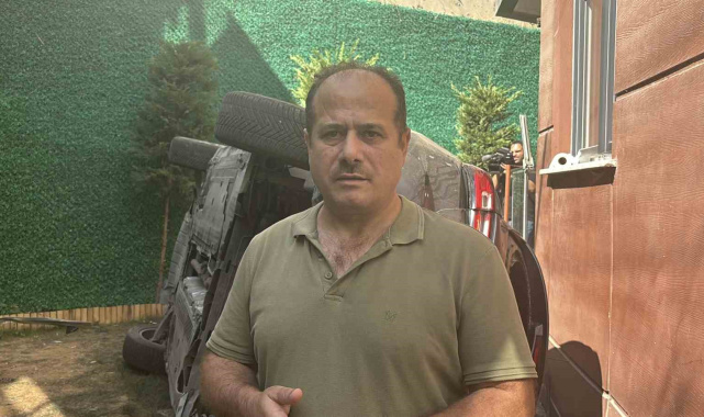 Eyüpsultan'da otomobil bahçeye uçtu, gün ağarınca ortalığın savaş alanına döndüğü görüldü