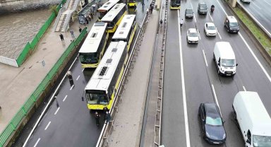 İETT otobüsü arızalandı, Kadıköy D-100 Karayolu'nda trafik durma noktasına geldi