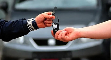 İKİNCİ EL ARAÇ ALACAKLAR DİKKAT: MERCEDES’İN GÜMRÜK KAYDI “BUZDOLABI” ÇIKTI!