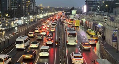 İstanbul'da trafik yoğunluğu yüzde 76'ya ulaştı