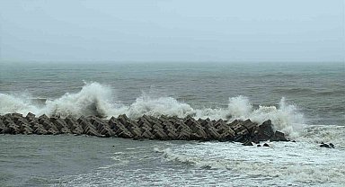 Karadeniz'de fırtına etkili oluyor