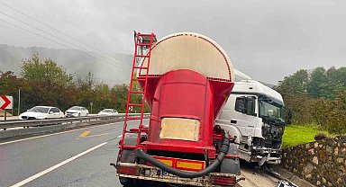 Kayganlaşan yolda tır makasladı: 1 yaralı