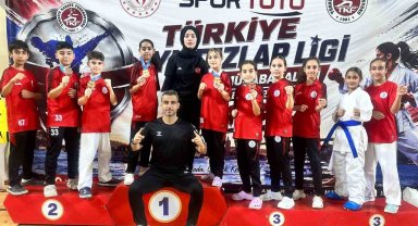 Körfezli karateciler kürsüye ambargo koydu