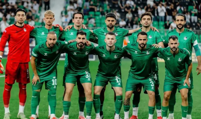 MARAŞ'TA MUHTEŞEM GERİ DÖNÜŞ: SAKARYASPOR 3'TE 3 YAPARAK ZİRVEYE KURULDU!