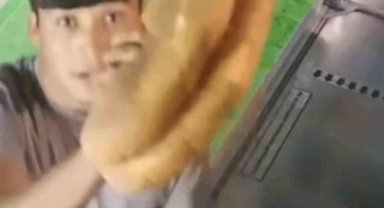 Market kapalıydı, ekmek alıp parasını dolaba bıraktılar