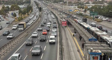 Megakent güne trafikle uyandı: Trafik yoğunluğu yüzde 71'e ulaştı