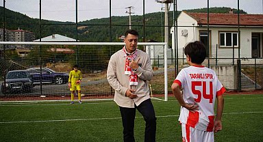 Mesut Özil, gençlere futbol akademisi müjdesi verdi
