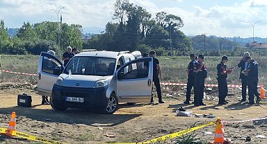 Muhtar aracında başından vurulmuş halde ölü bulundu