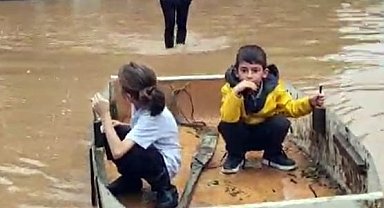 Nehir taşınca mahalle Venedik'e döndü