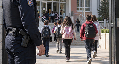 Okul güvenliğinde yeni dönem: Riskli okullarda polis görev yapacak