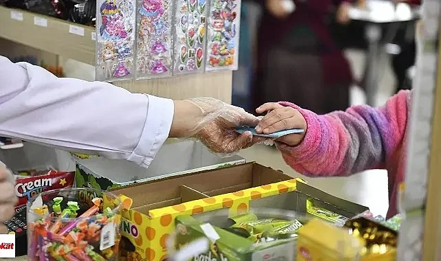 OKUL KANTİNLERİNDE YENİ DÖNEM: 675 ÜRÜN “OKUL GIDASI” LOGOSUYLA RAFLARA GİRİYOR!