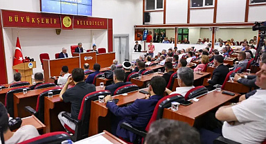 SAKARYA BÜYÜKŞEHİR MECLİSİ’NDE DENGELER DEĞİŞTİ: CHP ARTIK GRUP KURAMIYOR