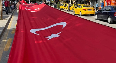Sakarya’da 500 metrelik Türk bayrağıyla birlik yürüyüşü