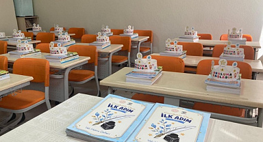 SAKARYA’DA KİTAPLAR SIRALARDAKİ YERİNİ ALIYOR: 3 MİLYON 55 BİN DERS KİTABI DAĞITILIYOR