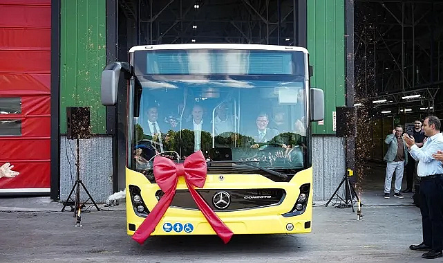 Sakarya’da Mercedes-Benz Conecto üretimi başladı: İlk otobüs banttan indi
