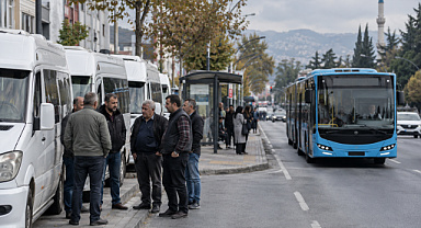 SAKARYA’DA MİNİBÜS ESNAFINDAN ORTAK ÇÖZÜM ÇAĞRISI: “GELİN, AYNI MASADA BULUŞALIM”