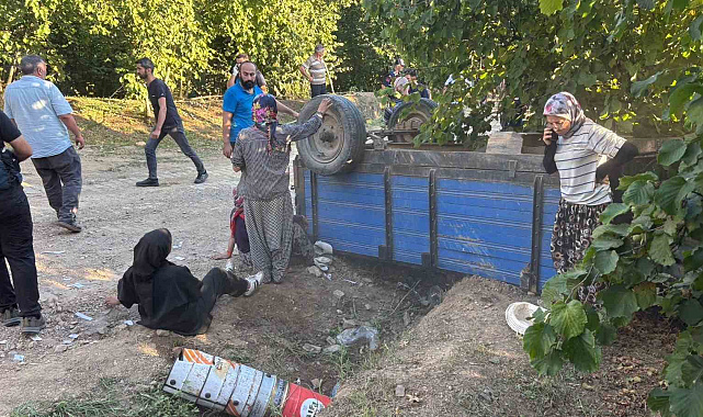 Sakarya'da fındık işçilerini taşıyan traktör devrildi: 18 yaralı