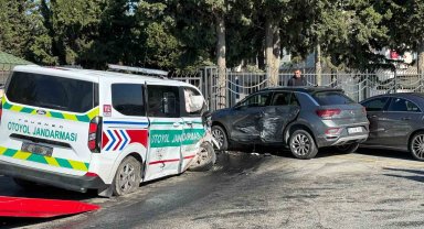 Silivri'de jandarma aracı kazaya karıştı:3 yaralı
