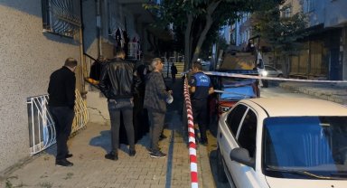 Sultangazi'de duvarlarında çatlaklar oluşan iki apartman tedbiren tahliye edildi