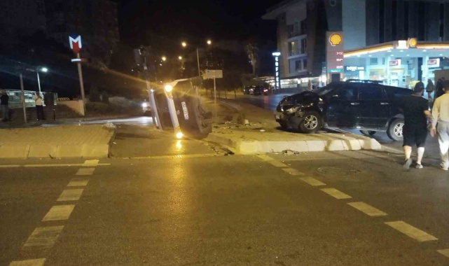 Üsküdar'da iki araç çarpıştı: 1 hafif yaralı