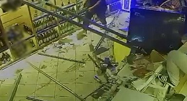 Veresiye tartışması iddiası: Kamyonuyla tekel bayisine böyle daldı