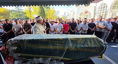 Yolun karşısına geçmek isterken canından olan genç kız son yolculuğuna uğurlandı