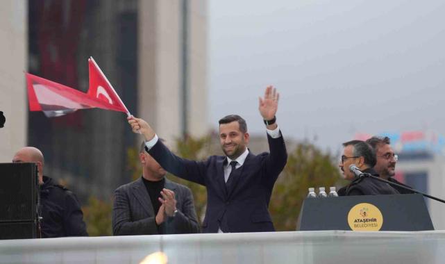 Ataşehir'de 29 Ekim coşkuyla kutlandı: "Ülkemizi Cumhuriyet'e yakışır şekilde ileri taşımaya devam edeceğiz"