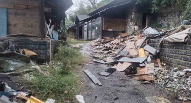 Beykoz'da riskli alan ilan edilen ve boşaltılan dükkanın sahibinden müteahhit firmaya tepki