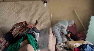 Beyoğlu'nda evden 4 ton çöp çıktı