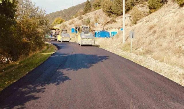 Bolu'da 7,2 kilometrelik köy yolu sıcak asfaltla buluşuyor