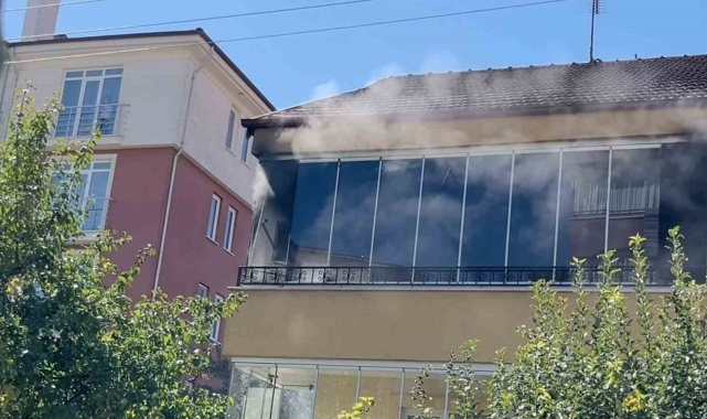 Bolu'da balkon yangını paniğe neden oldu