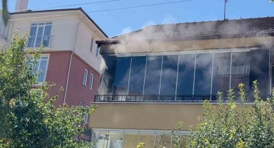 Bolu'da balkon yangını paniğe neden oldu