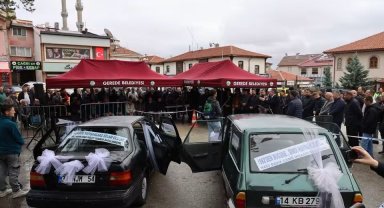 Bolu'da cami için bağışlanan iki otomobil müzayedede 410 bin liraya satıldı