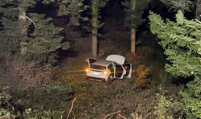 Bolu'da otomobil uçuruma uçtu: 4 yaralı