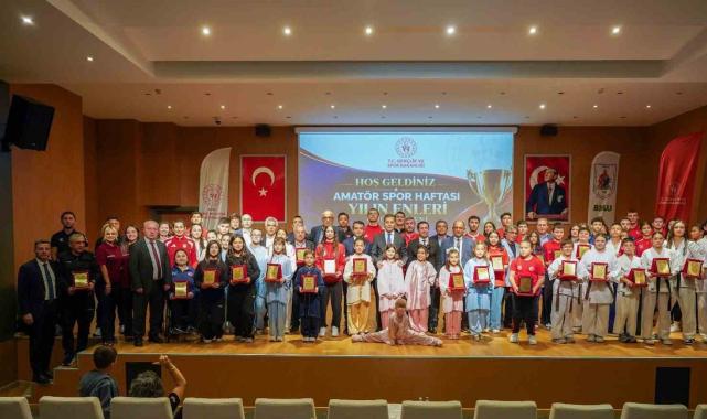 Bolu'da yılın en başarılı sporcuları ödüllendirildi