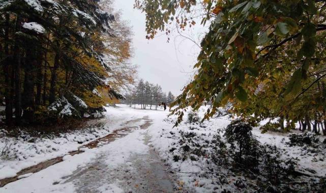 Bolu'nun doğa harikası Abant'ta sonbahar ve kış bir arada