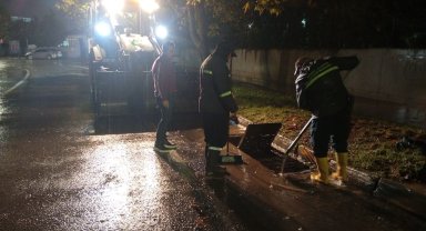 Çayırova'da sağanağa karşı ekipler gece boyunca çalıştı
