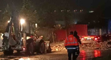 Dilovası'nda sağanak mesaisi
