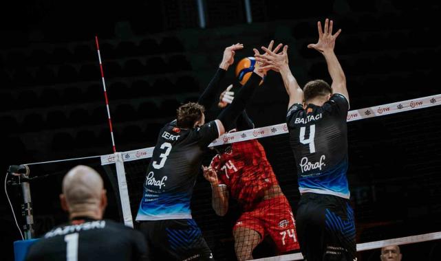 Efeler Ligi: Spor Toto: 2 - Halkbank: 3