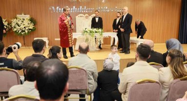 Esenler'de çiftlere ücretsiz nikah hatırası