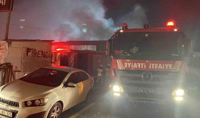 Esenyurt'ta tekstil üzerine iş yeri alev alev yandı