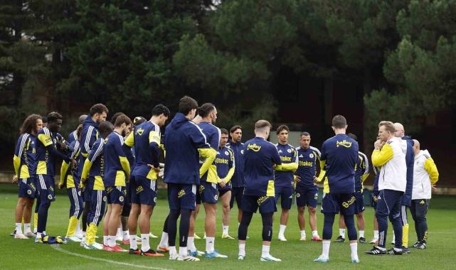 Fenerbahçe, Dirk Kuyt yönetiminde çalıştı