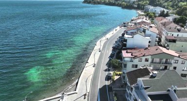 Gölcük Ulaşlı Sahili yeni görünümüne kavuştu